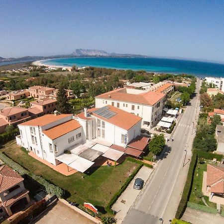 Hotel Al Faro Spiaggia La Cinta Santeodoro ซาน เตโอโดโร ภายนอก รูปภาพ