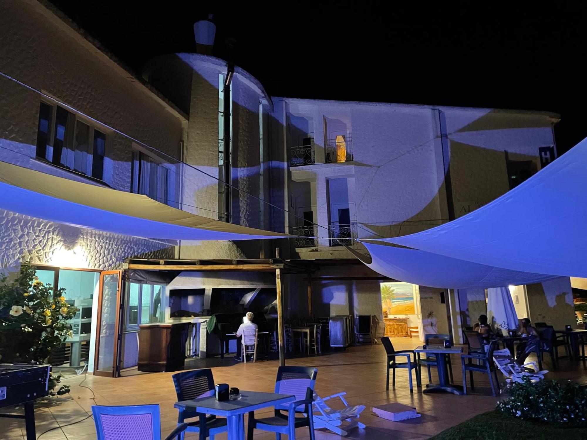 Hotel Al Faro Spiaggia La Cinta Santeodoro ซาน เตโอโดโร ภายนอก รูปภาพ