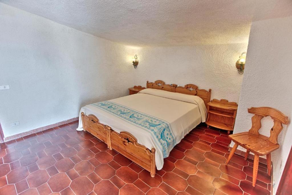 Hotel Al Faro Spiaggia La Cinta Santeodoro ซาน เตโอโดโร ภายนอก รูปภาพ