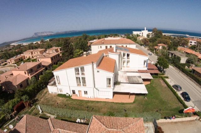 Hotel Al Faro Spiaggia La Cinta Santeodoro ซาน เตโอโดโร ภายนอก รูปภาพ